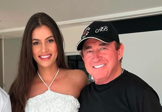 Namorada de Amado Batista compartilha passeio romântico com o cantor