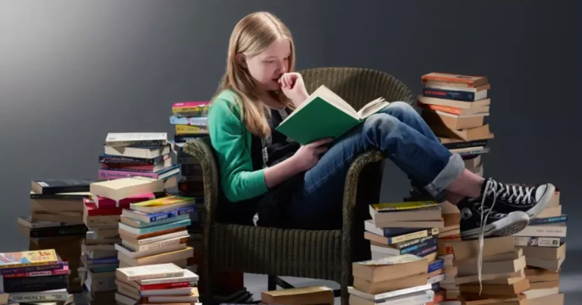 Jovens redescobrem o prazer dos livros físicos em meio à era digital