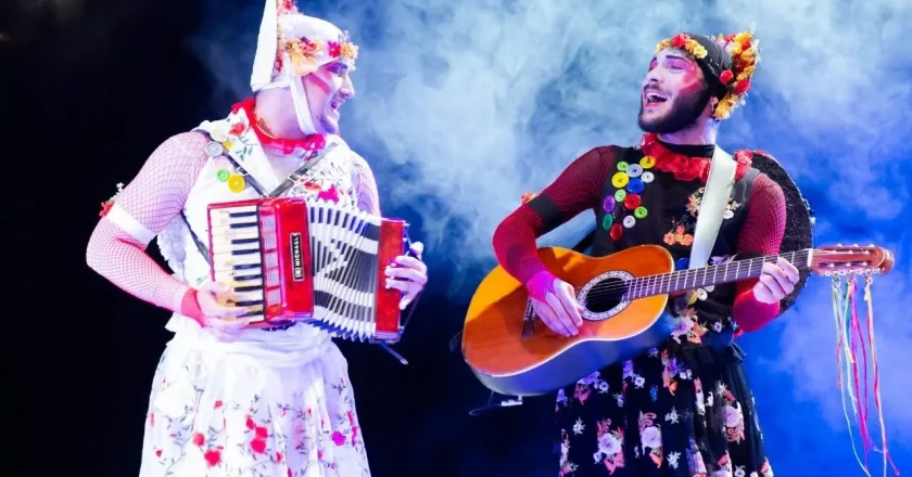 Peça teatral “O Patinho Feio” leva entretenimento gratuito aos municípios da baixada fluminense