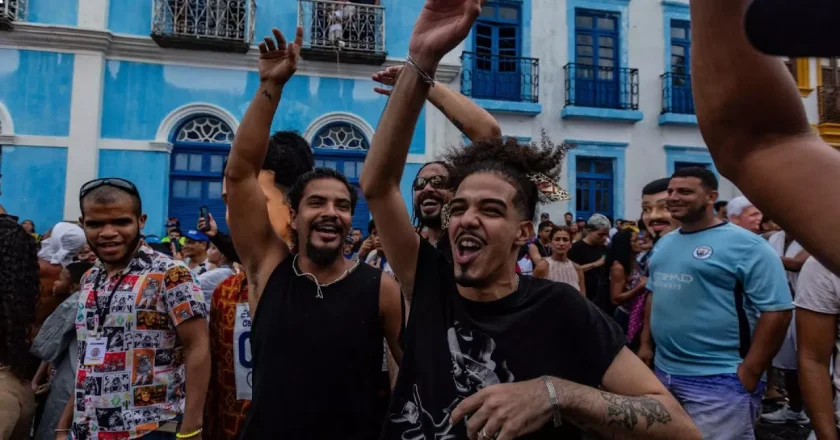 Léo da Bodega mescla tradição e modernidade em novo sucesso “Bloco Campeão”