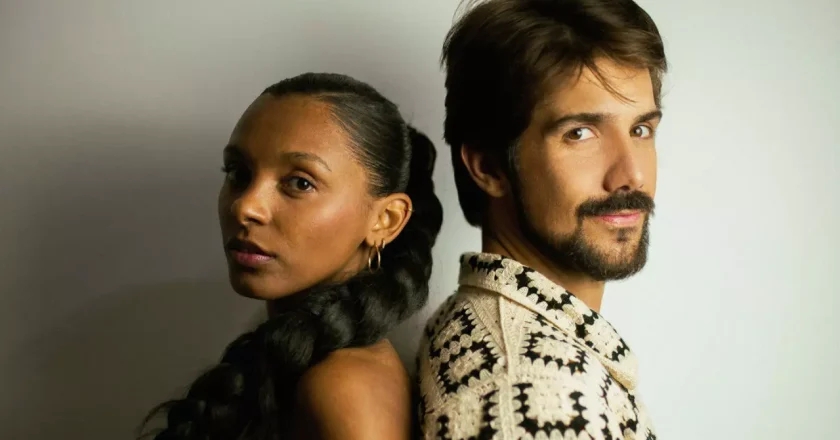 Gabriel Gonti e Anna Pêgo estreiam novo clipe da música “Descomplica”; confira agora