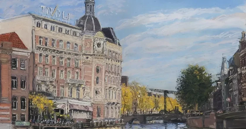 Descubra a história e arte do Tivoli Doelen, o hotel mais antigo de Amsterdã, conhecido por sua hospitalidade.