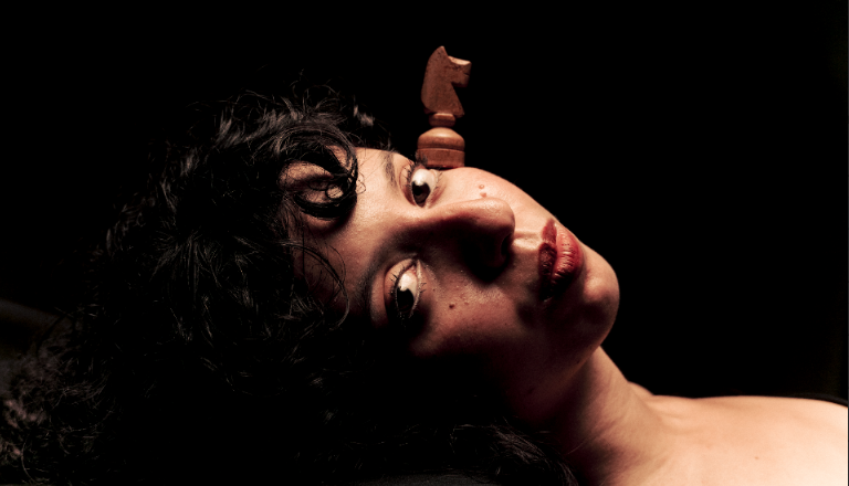 Carol Maia reinventa a fita analógica em seu EP “Urutu Fitas