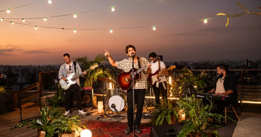 Gabriel Gonti comemora nove anos de trajetória com o lançamento do clipe de “De Perto” e novo álbum