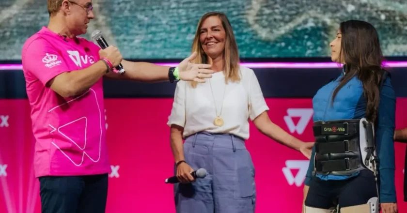 Laís Souza inspira ao se erguer e prestar homenagem a cientista brasileira laureada