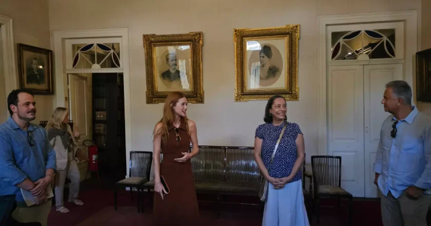Marina Ruy Barbosa explora Museu Casa de Rui Barbosa e descobre iniciativas para o centenário