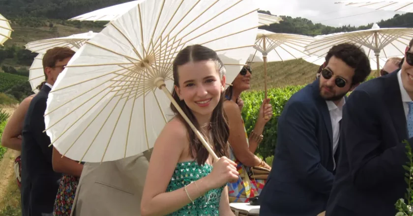 Ana Tasca, aos 13 anos, usa suas férias em Portugal como fonte de inspiração para criar novos conteúdos